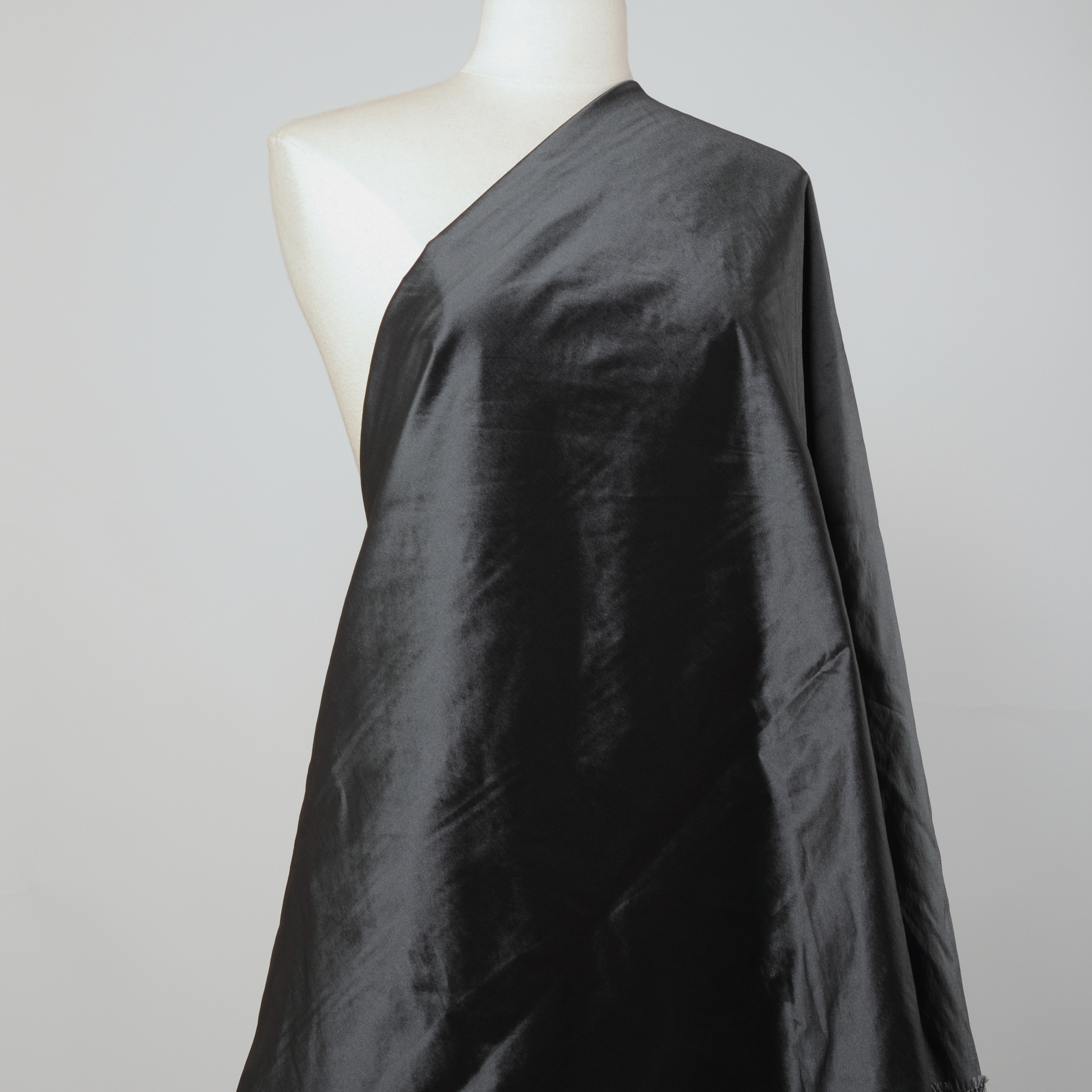 TAFFETA, VOLCANIC ASH (F000023645) - Mannequin