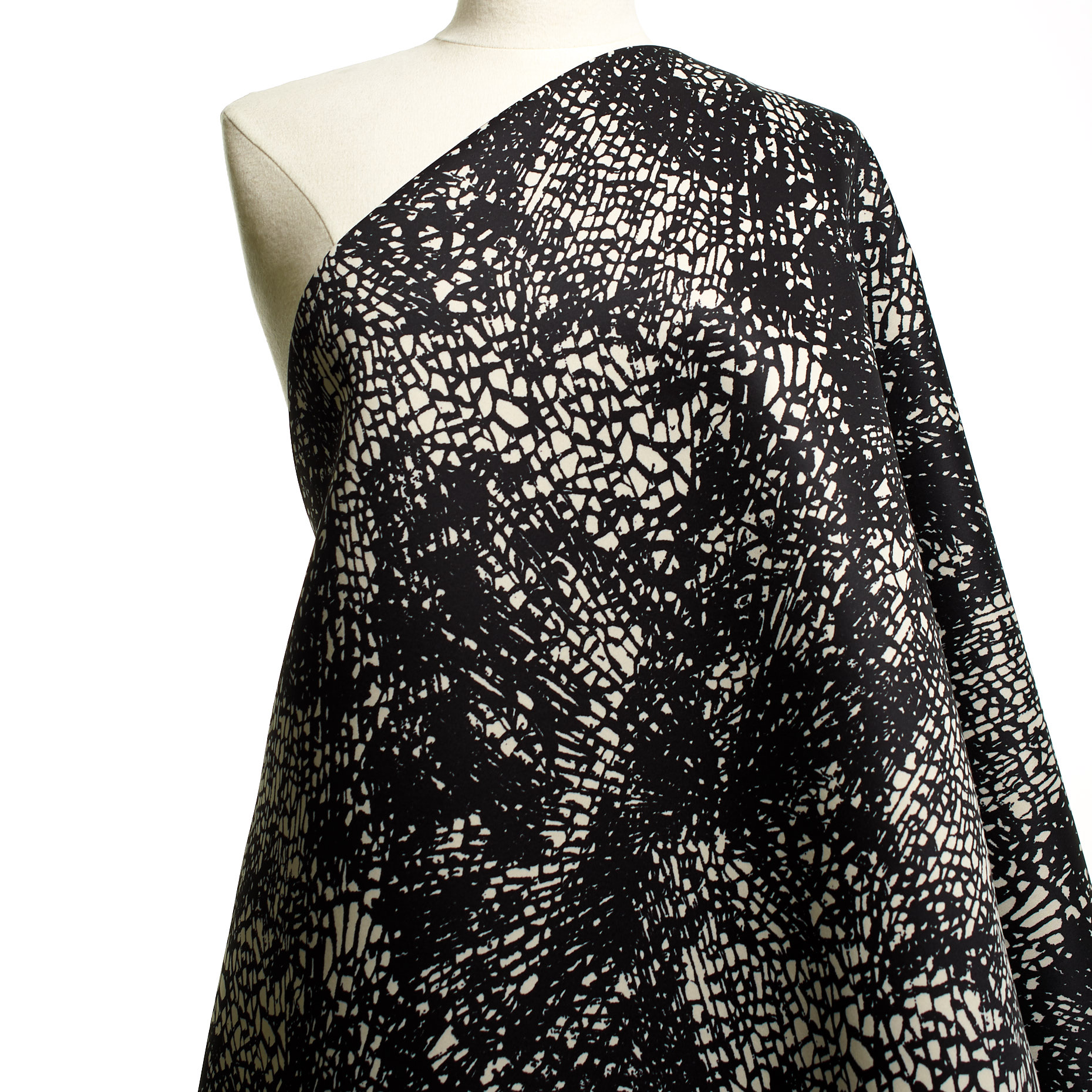 JERSEY, NEOPRENE, PRINTED, RAVEN ALABASTER (F000017853) - Mannequin