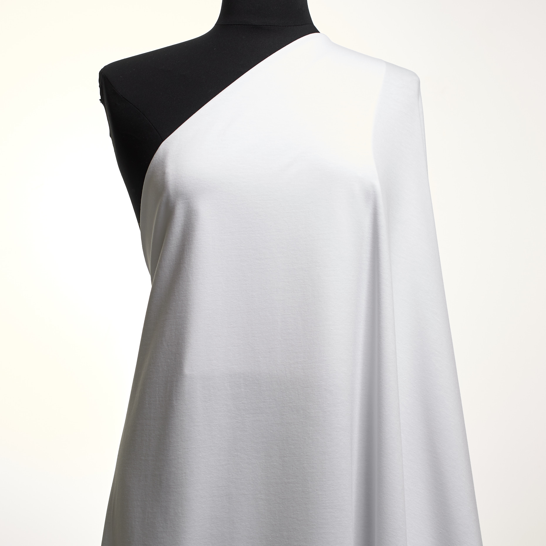 JERSEY, COTTON, BRILLIANT WHITE (P2-0000400) - Mannequin