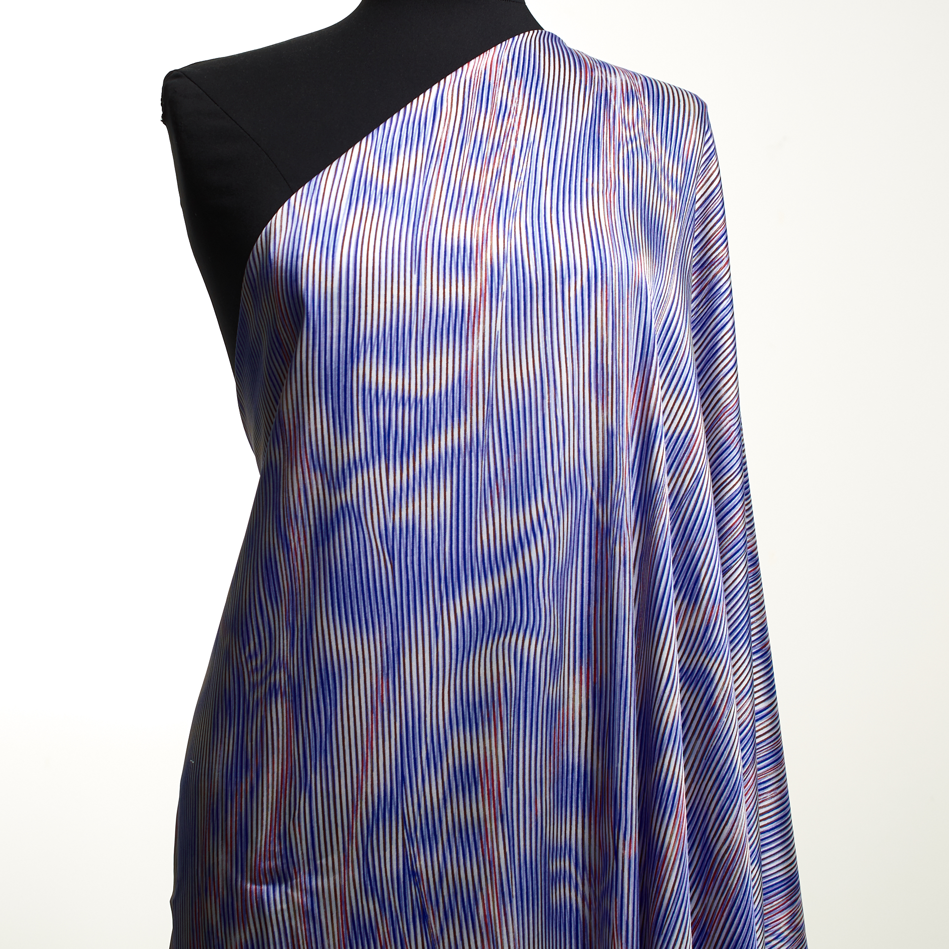 SATIN, TWILL, PRINTED, SKYDIVER&IVORY (F000034560) - Mannequin