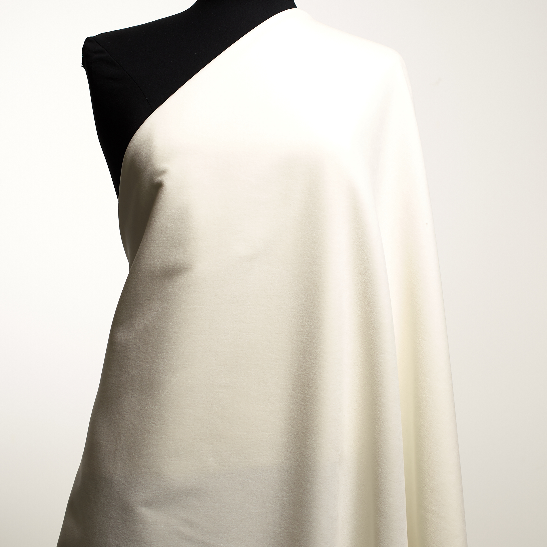 VELVET, COTTON, SNOW WHITE (C0002420) - Mannequin