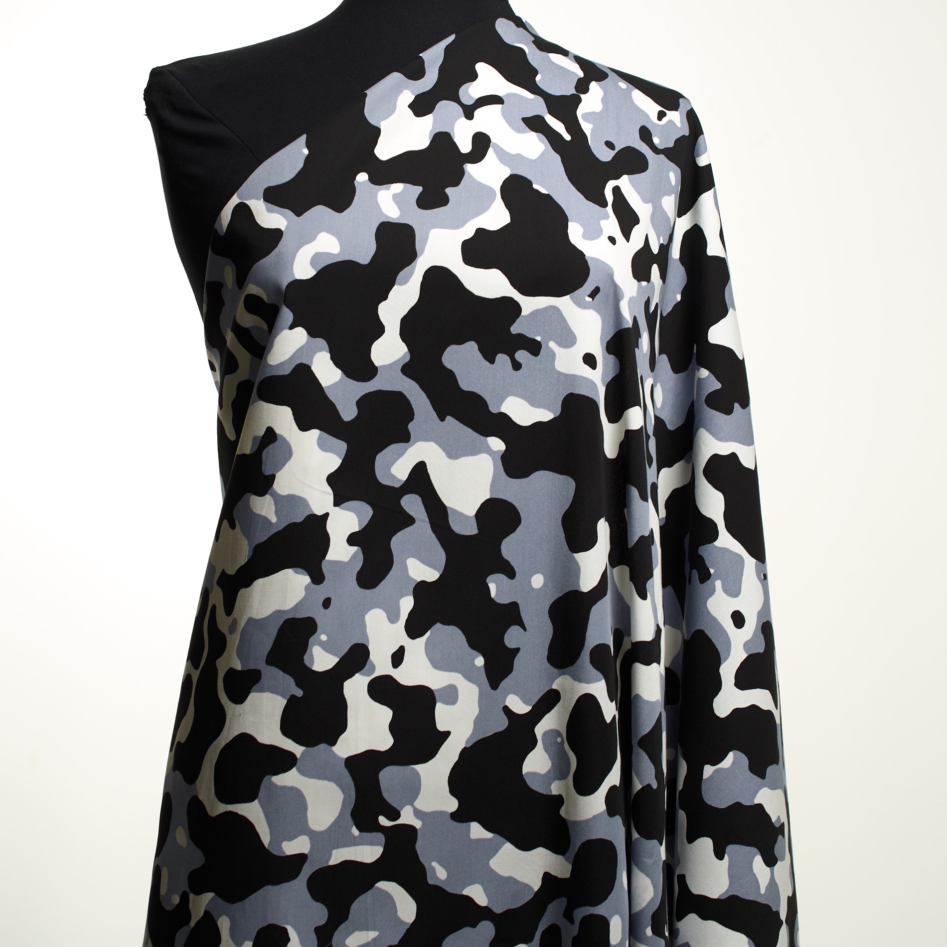 GABARDINE, COTTON, CHISELED STONE (F000032878) - Mannequin