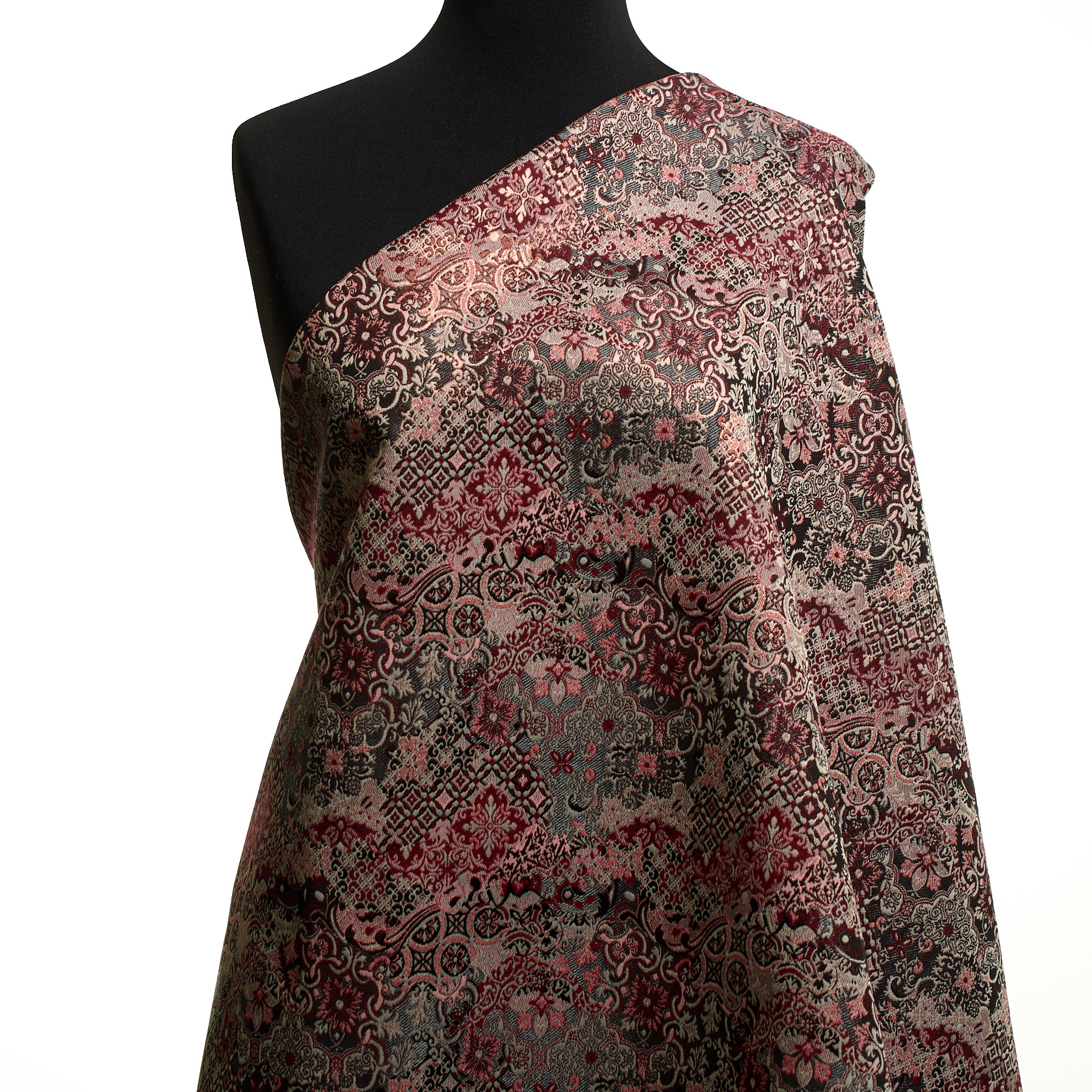 JACQUARD, ACETATE, COTTON BLEND, WINERY&BRUSHED NICKEL (P000004740) - Mannequin