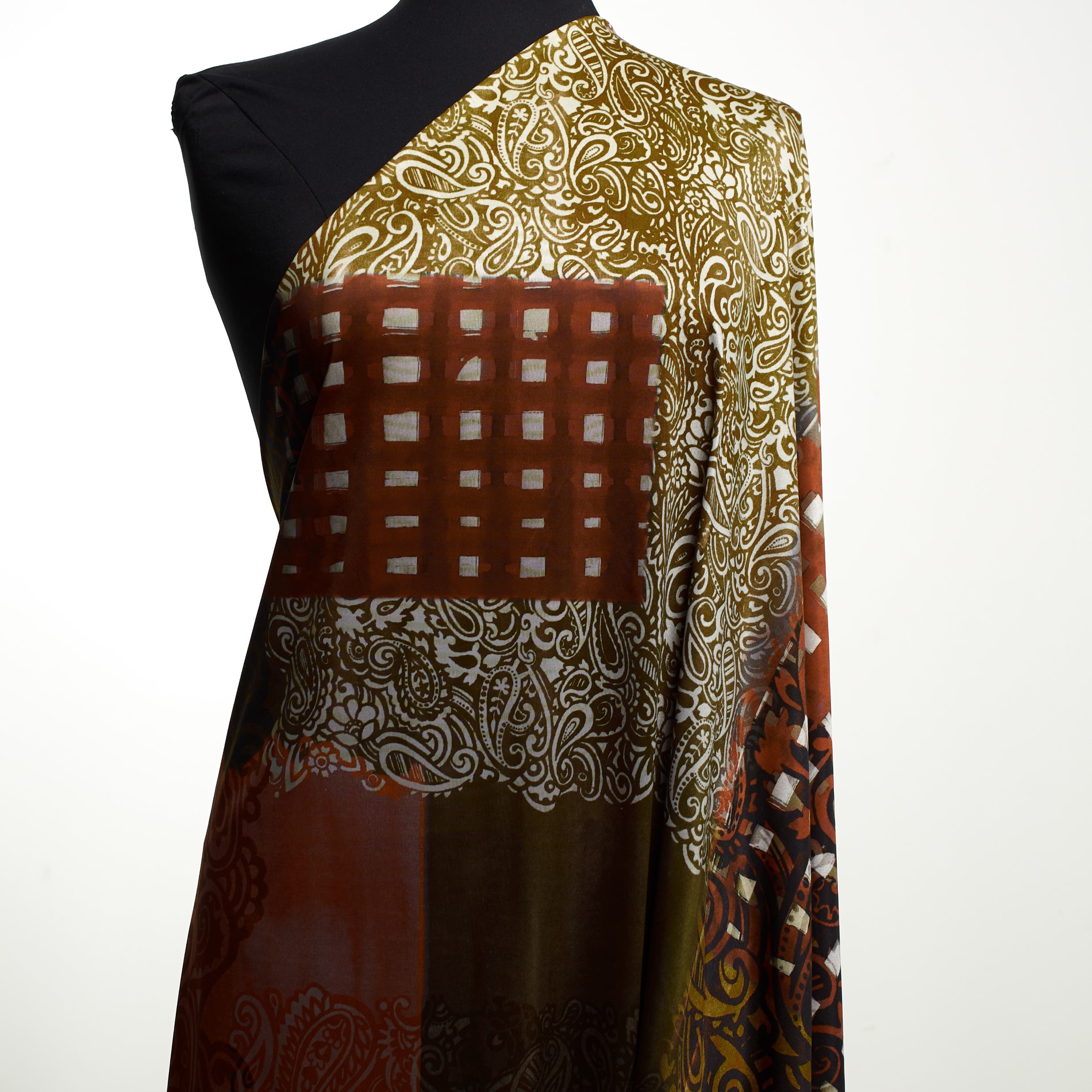 SINGLE JERSEY, PAISLEY, BURNT OLIVE&RASPBERRY (F000031213) - Mannequin