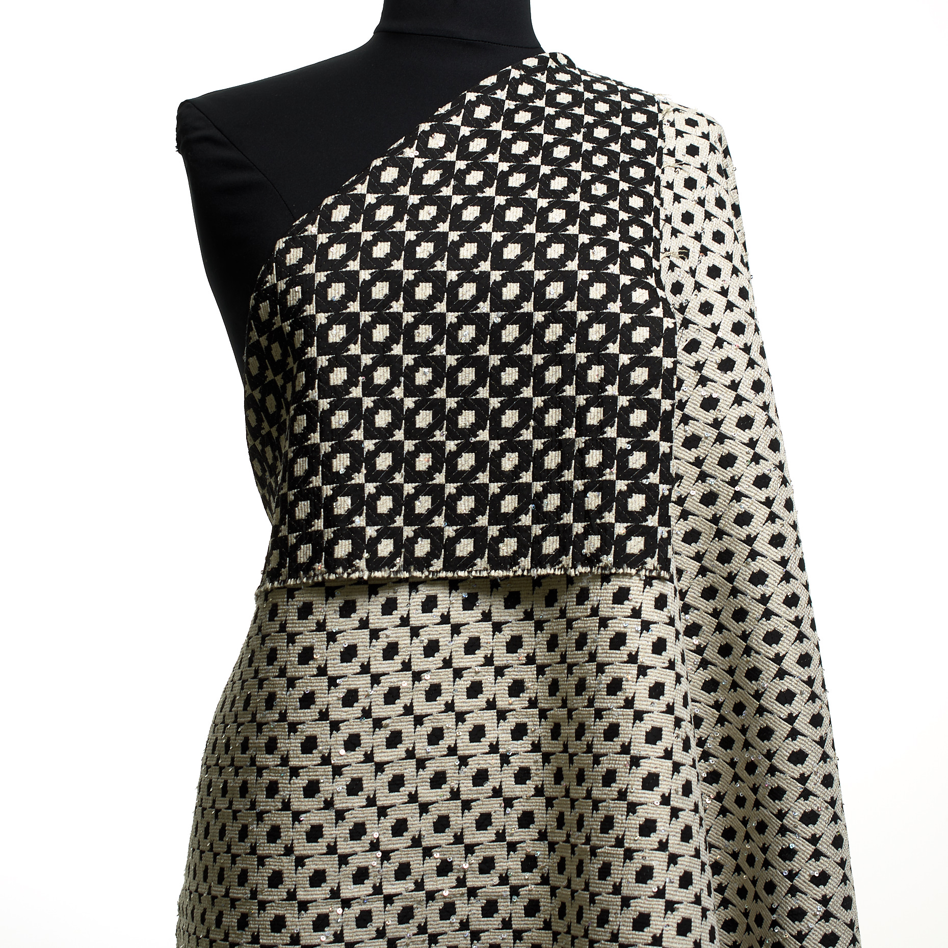 JACQUARD, SEQUIN, SEQUIN, PERFECTLY PALE&JET BLACK (F000045545) - Mannequin