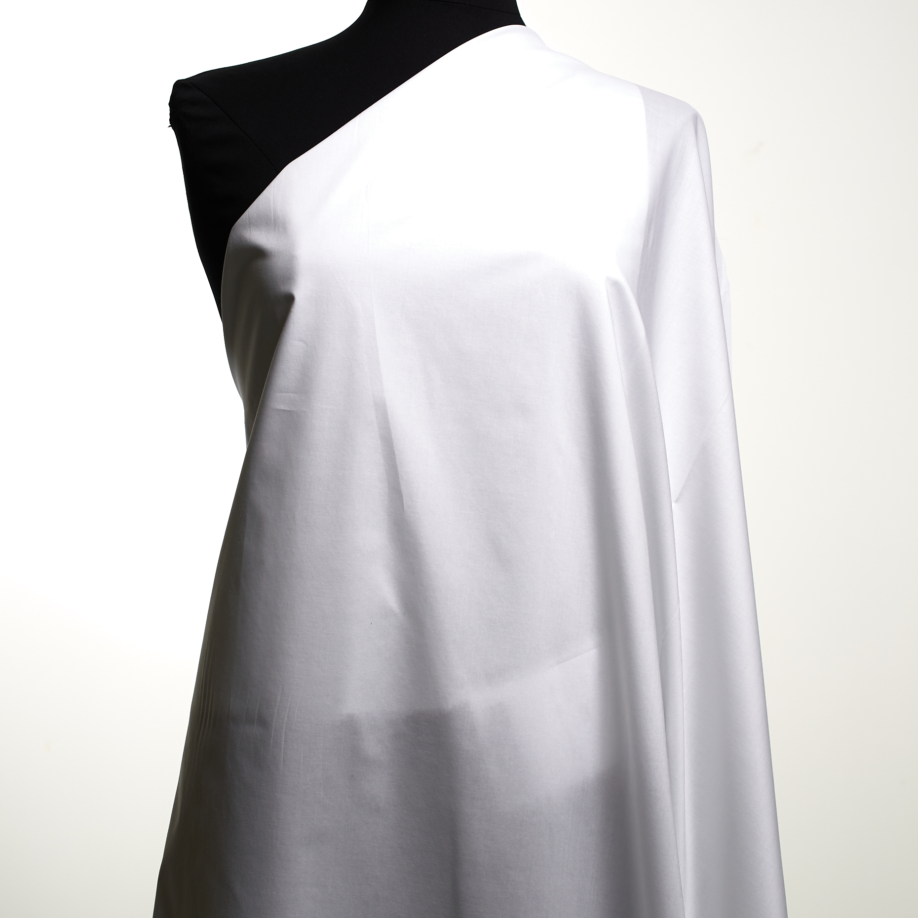 BATISTE, COTTON, BRILLIANT WHITE (F000033740) - Mannequin
