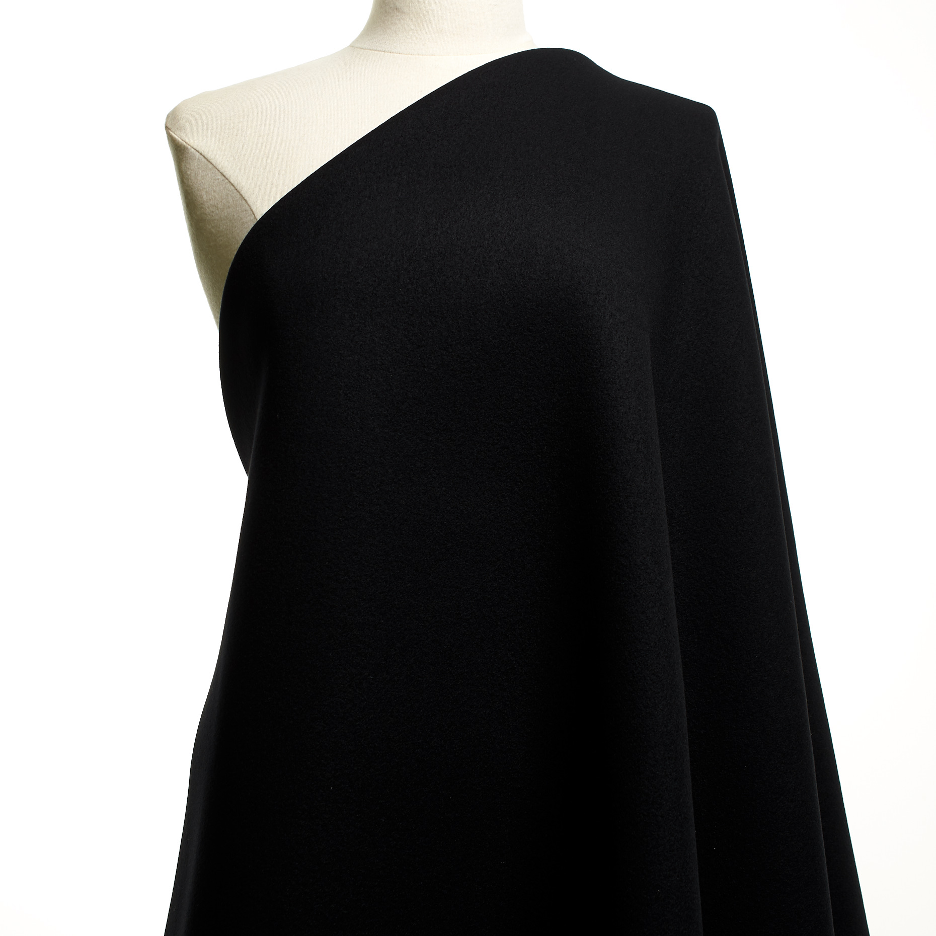 DOUBLE, CASHMERE, RAVEN BLACK (F000048894) - Mannequin