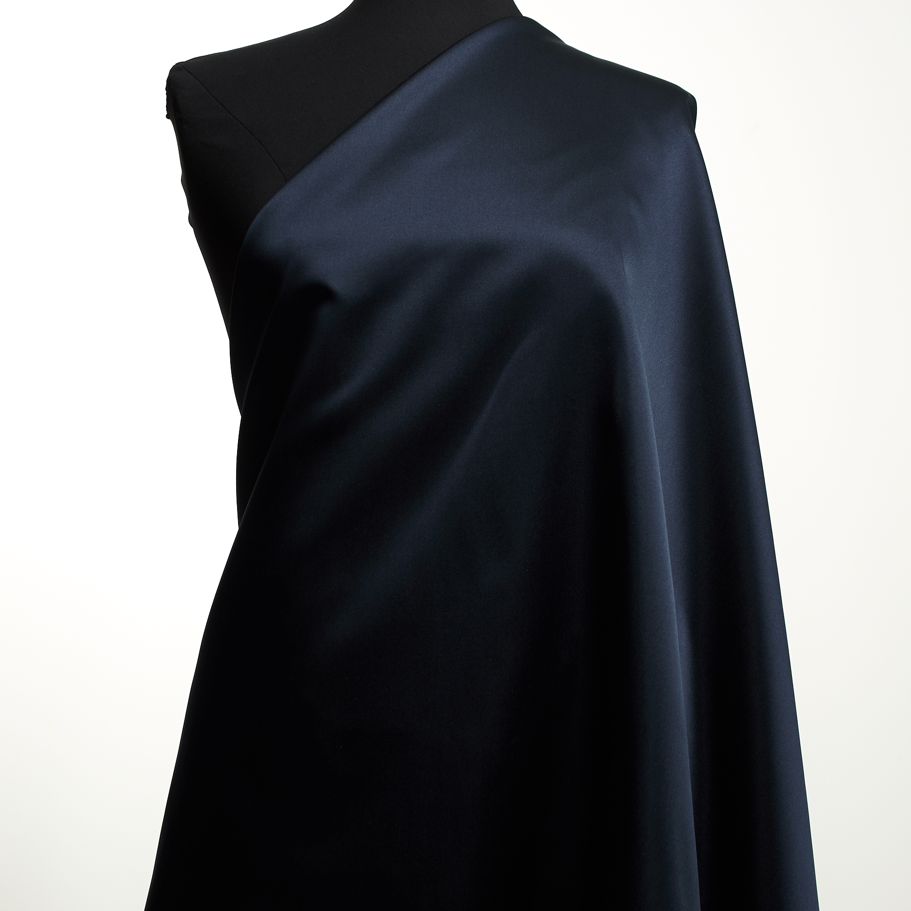 SILK, DUCHESSE, SATIN, INDIGO BLUE (F000033607) - Mannequin