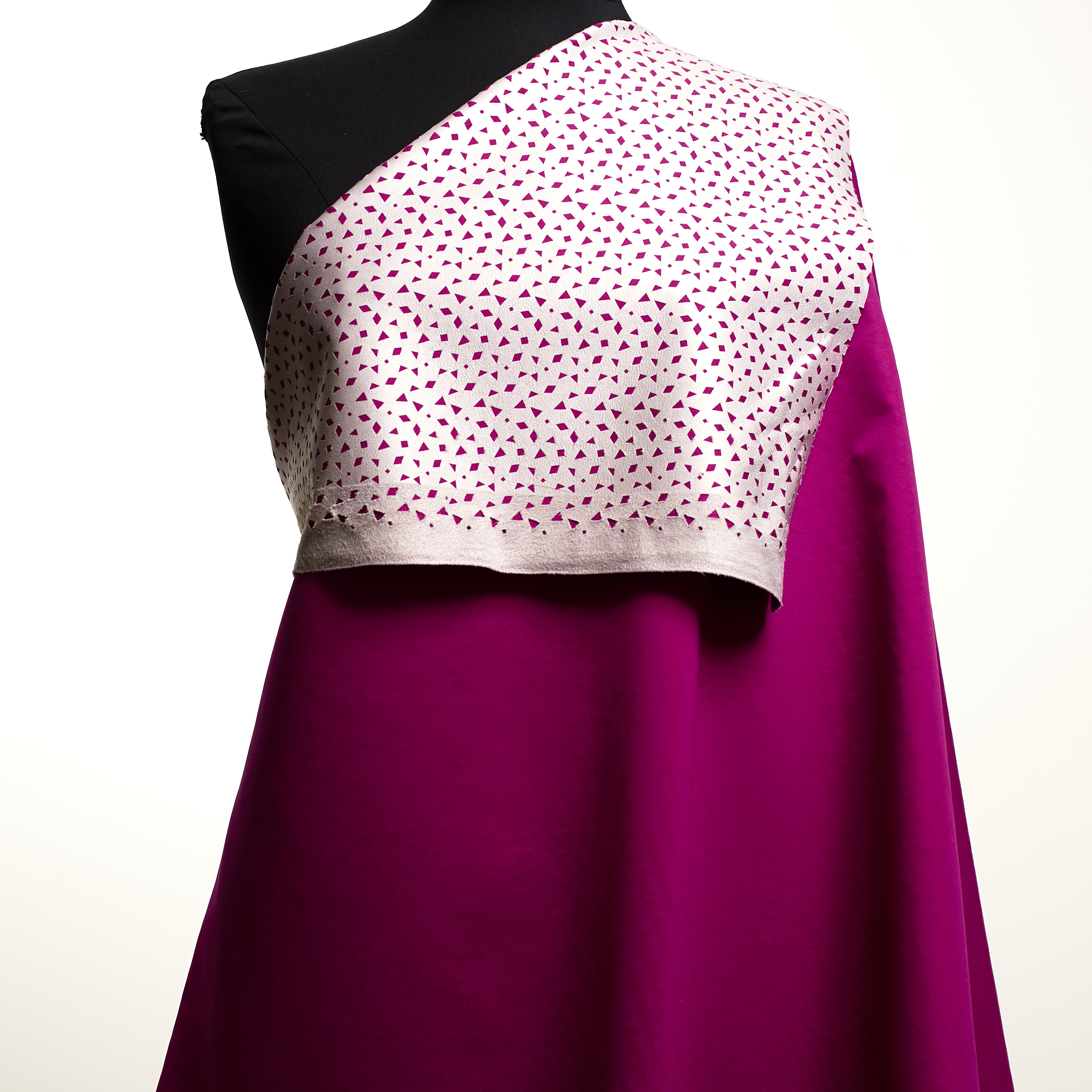 Viscosa, Recubierto, Magenta Haze (F000032214) - Maniquí