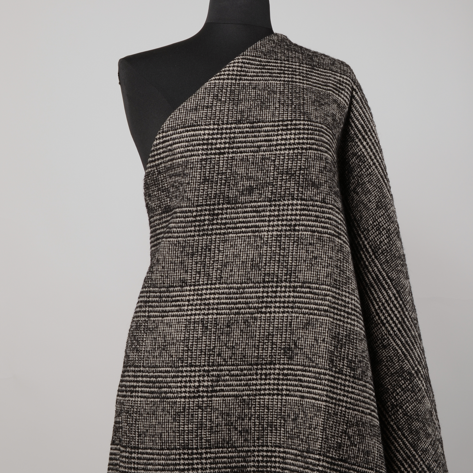 BOUCLÉ, ALPACA MOHAIR, DOUBLE, BLACK&IVORY (F000023489) - Mannequin