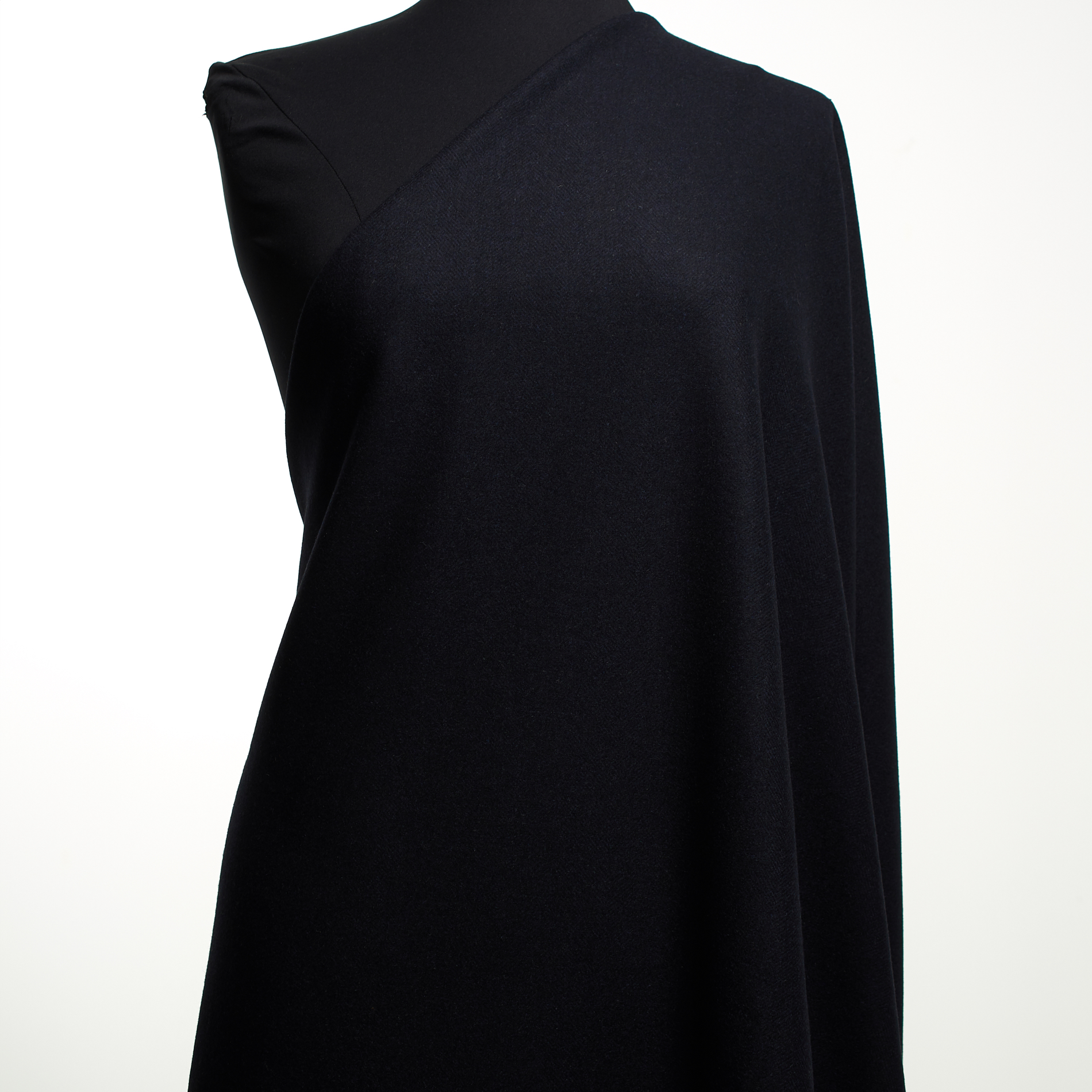 Drap, Mieszanka wełny, Jodełka, Midnight Blue (F000033358) - Manekin