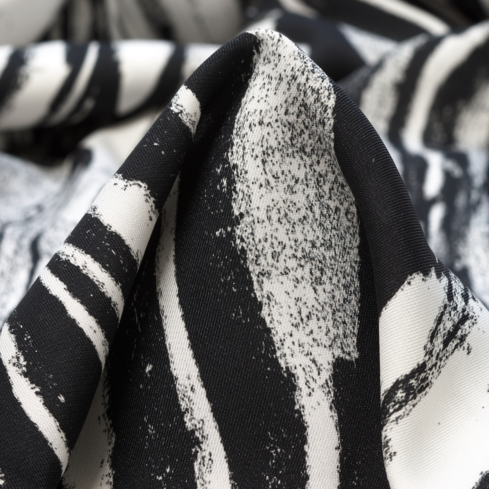 TWILL, PRINTED, RAVEN BLACK&BRILLIANT WHITE (F000035297)