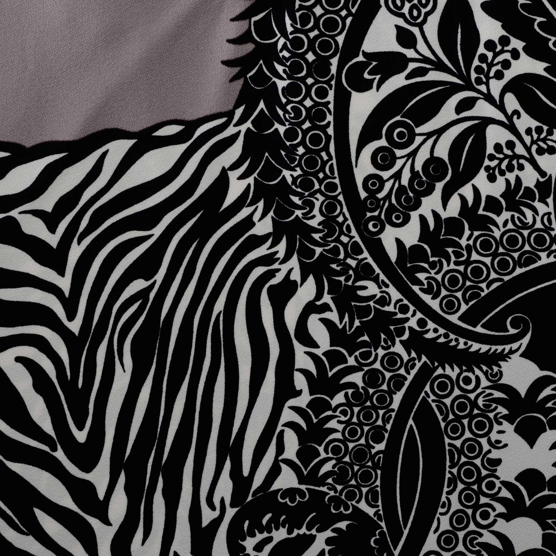 CRÊPE, VISCOSE, PRINTED, OPAL GRAY&BRILLIANT WHITE (F000016182) - Texture