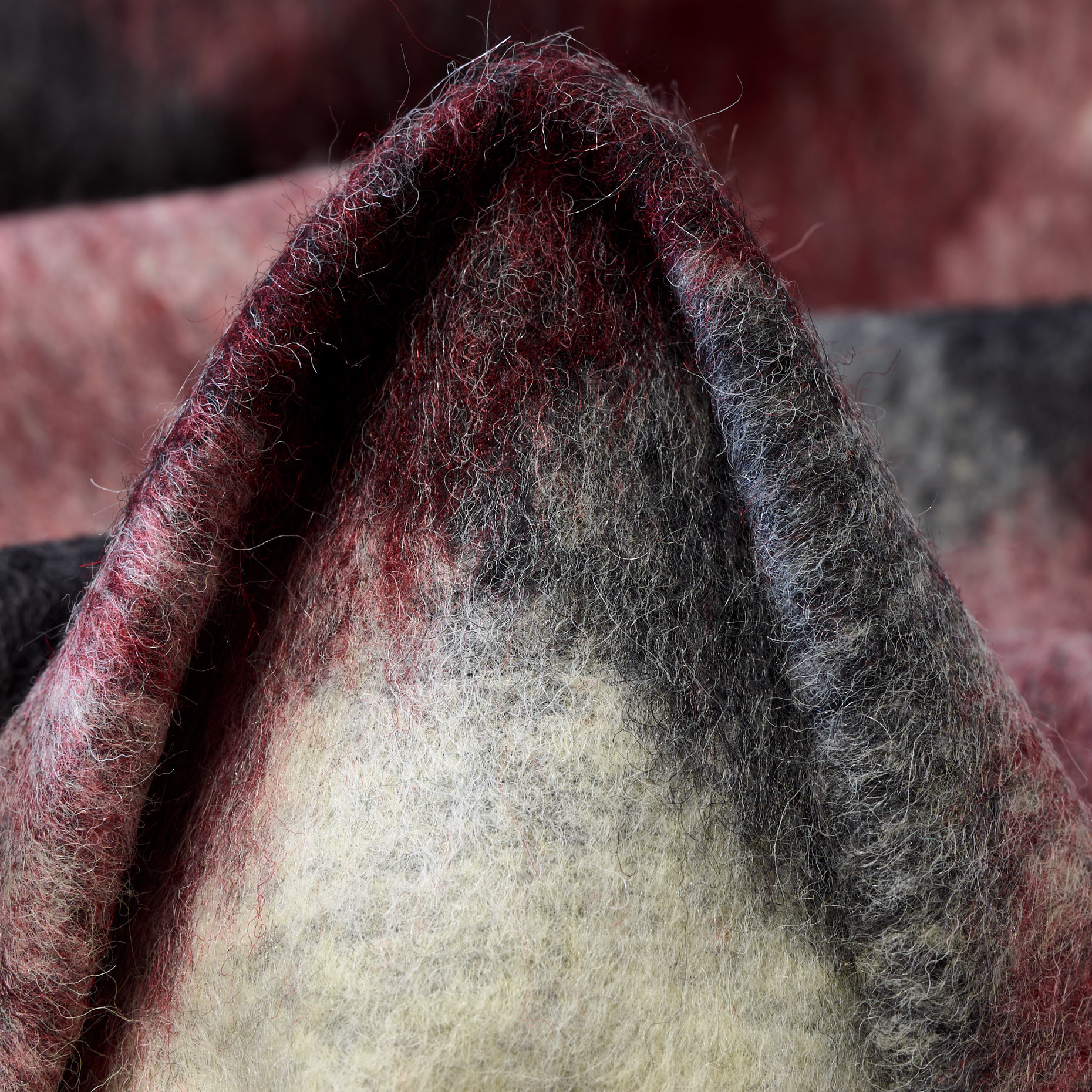 CARDED WOOL, WOOL BLEND, MERLOT&WHITE ONYX (F000043968)