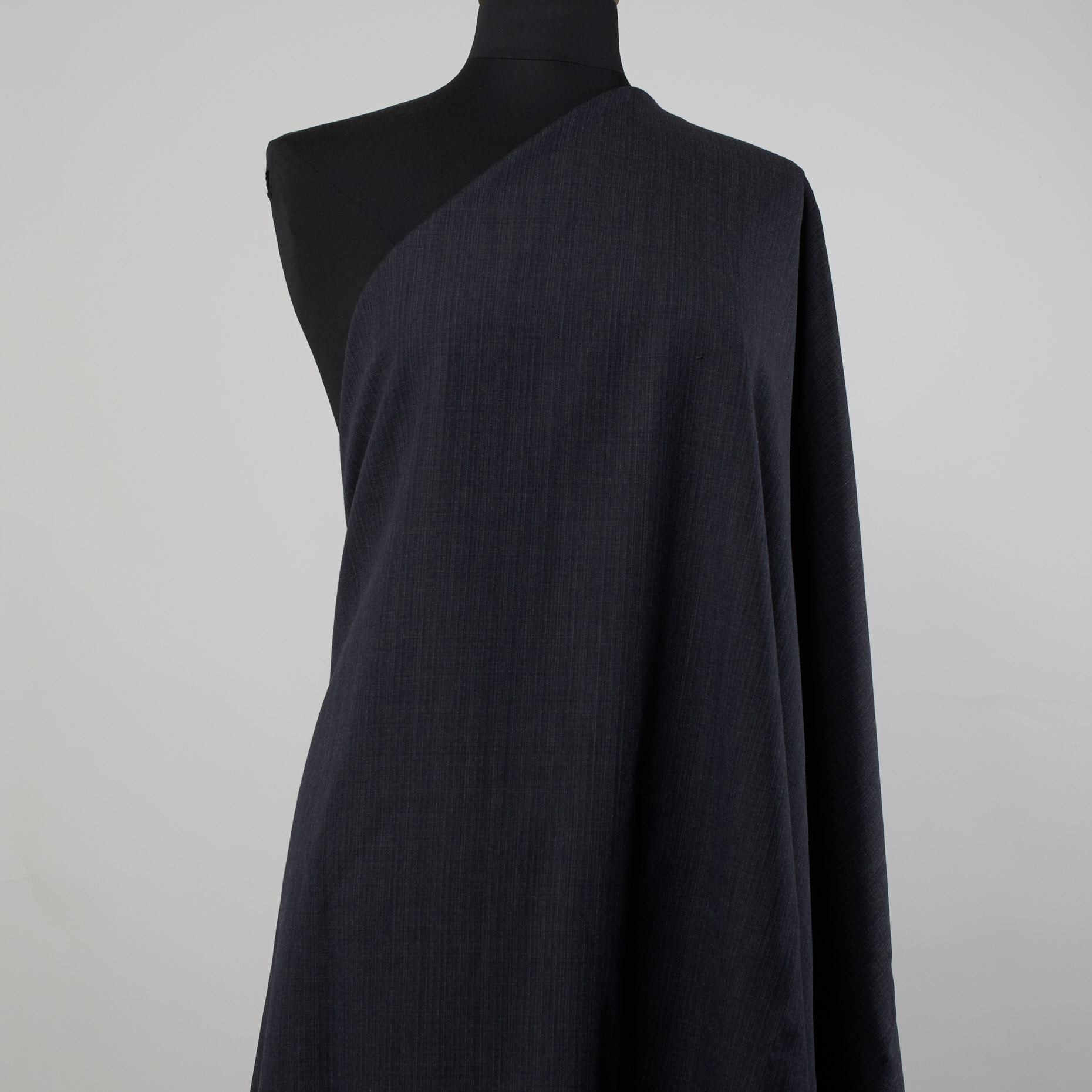 VIRGIN WOOL, BLACK SAND (F000008247) - Mannequin