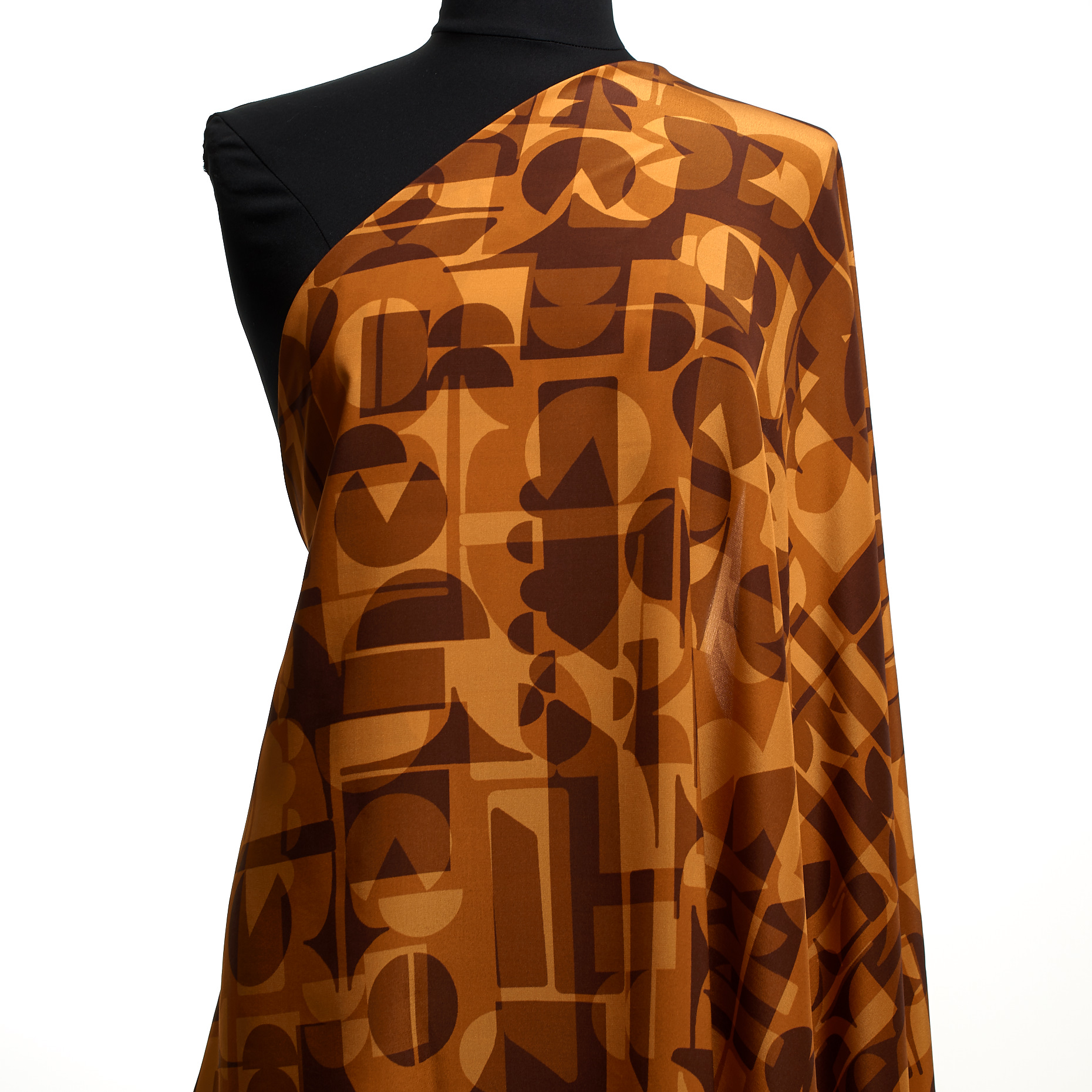 CRÊPE, SILK, PRINTED, DESERT SUN&BITTER CHOCOLATE (T0000651) - Mannequin