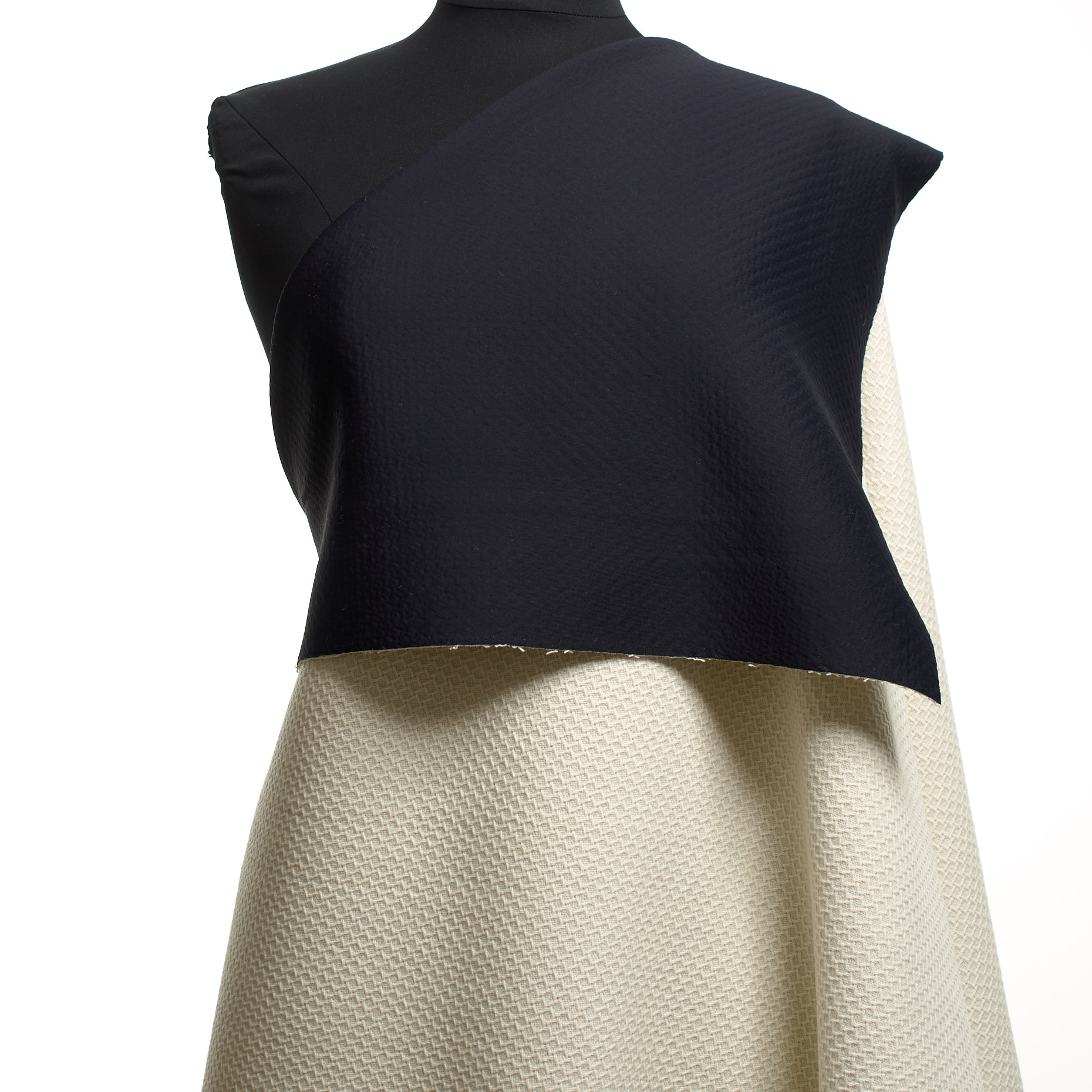 Double, Wełna dziewicza, Mikrostruktura, Vanilla Ice&Raven Black (F000036168) - Manekin