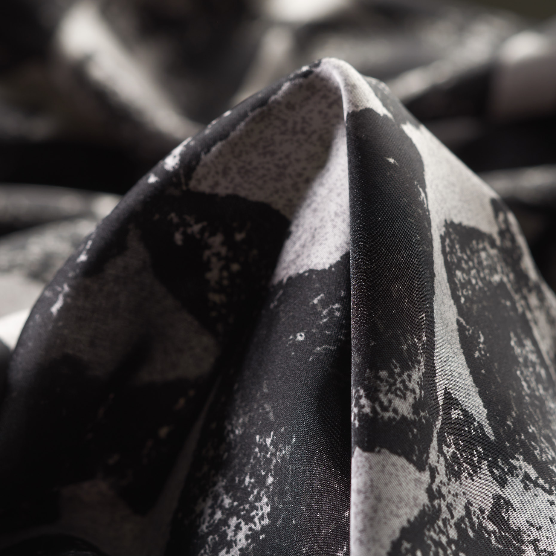 Эффект Шёлка, Принт, Raven Black&Nimbus Cloud