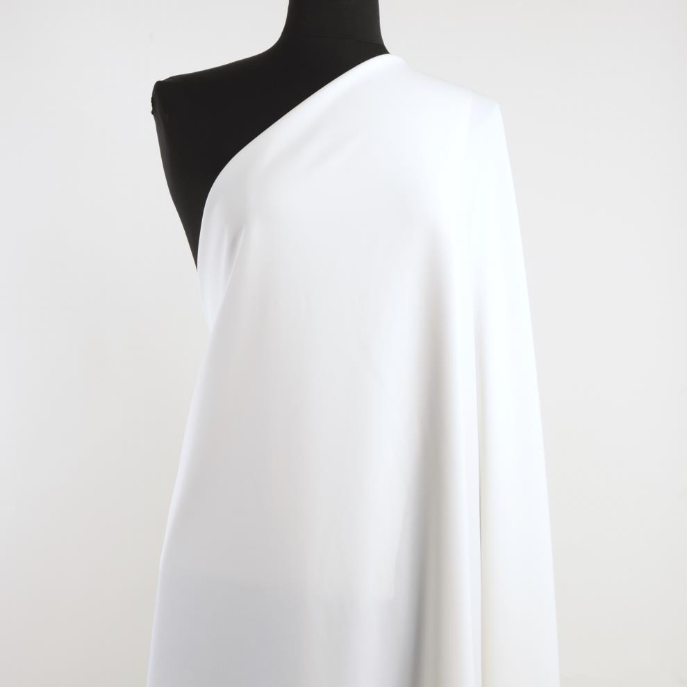 CRÊPE, BRILLIANT WHITE (F000027171) - Mannequin