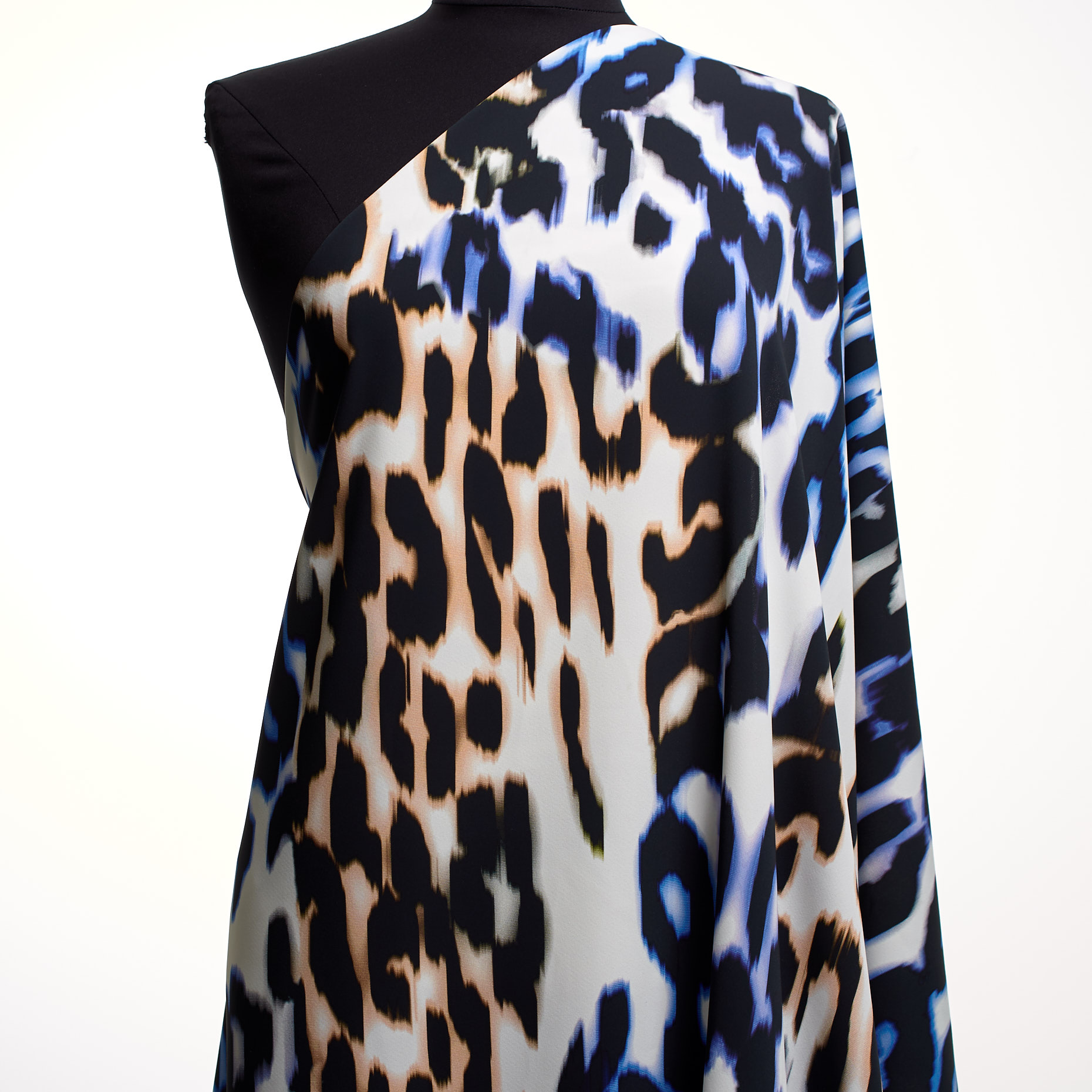 Креп, Принт, Almost Apricot&Strong Blue (F000043041) - Манекен