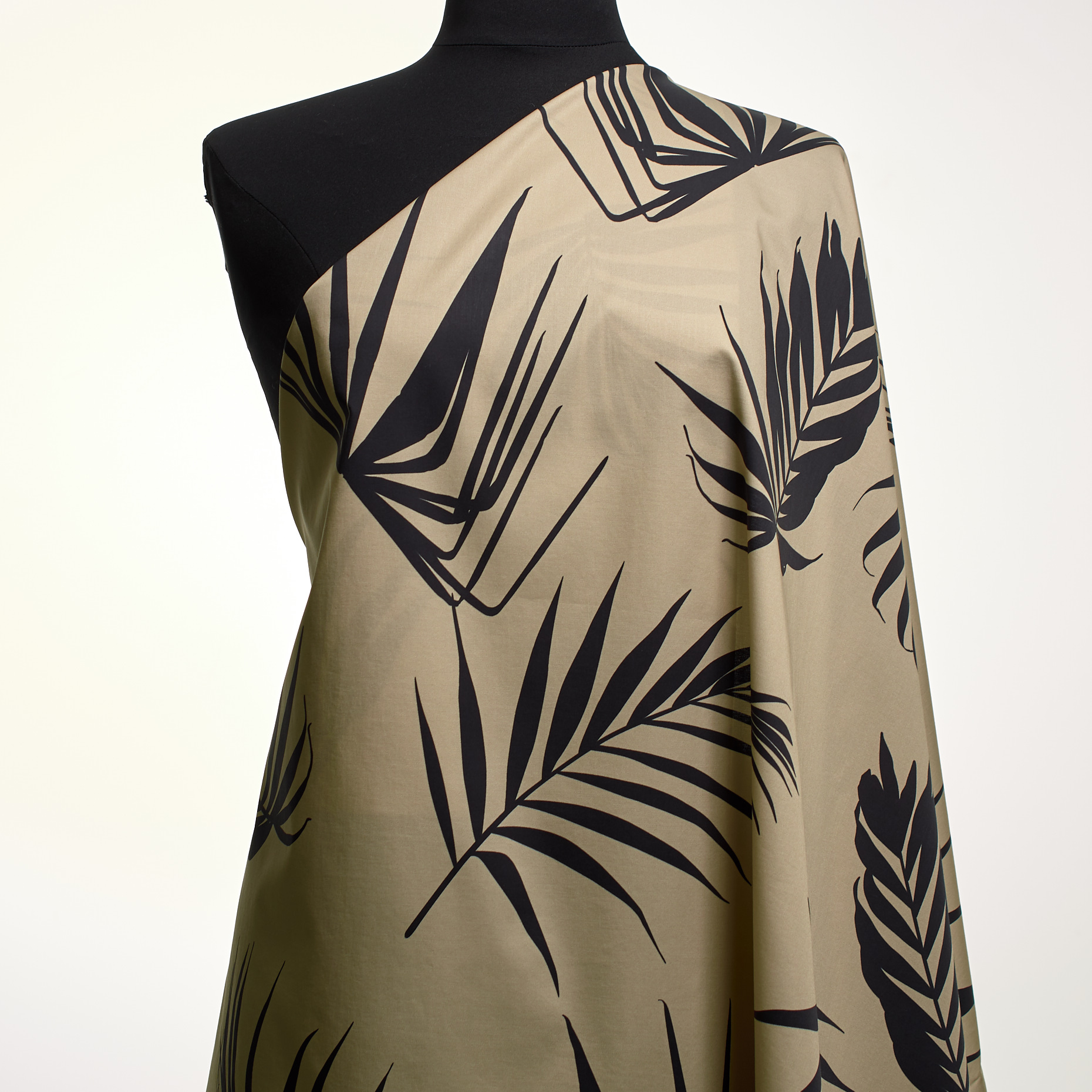 POPLIN, COTTON, FLORAL, OYSTER GRAY&RAVEN BLACK (T0000731) - Mannequin