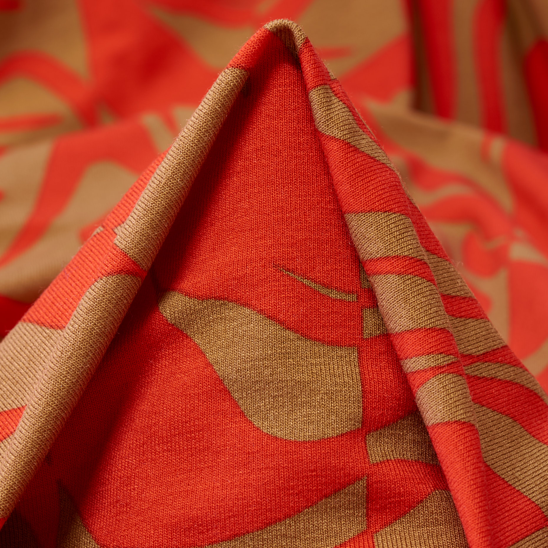 SINGLE JERSEY, VISCOSE, PRINTED, HIBISCUS&TOBACCO BROWN (F000043815)